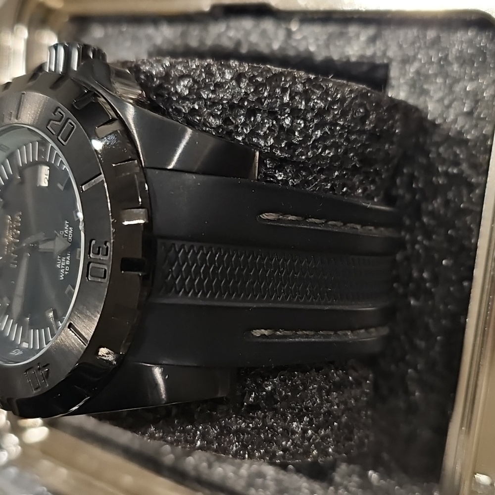 Invicta Black and Silver Dive Watch - Picture 4 of 6